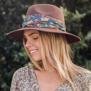 Natural life brim hat